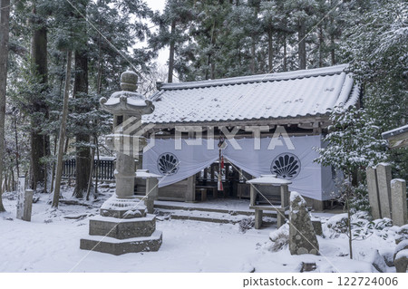 Kurama Temple: The inner sanctuary of Maoden buried in snow 122724006