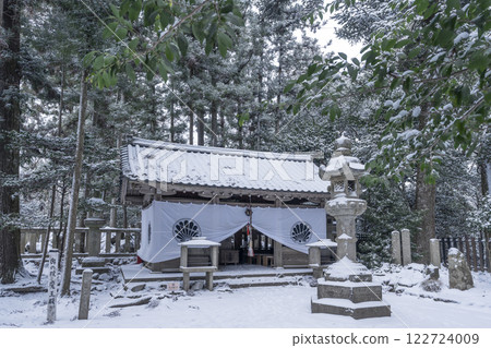 Kurama Temple: The inner sanctuary of Maoden buried in snow Kurama Temple: The inner sanctuary of Maoden buried in snow 122724009
