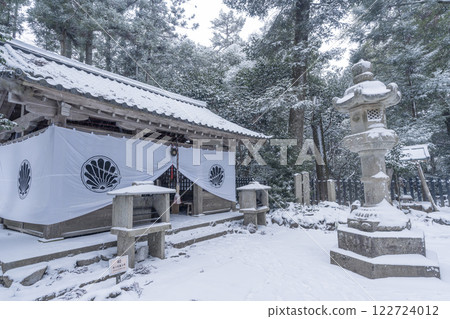 Kurama Temple: The inner sanctuary of Maoden buried in snow Kurama Temple: The inner sanctuary of Maoden buried in snow 122724012
