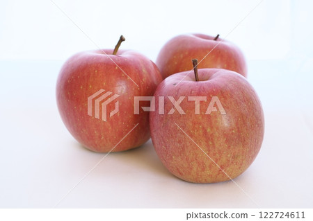 Fresh apple 122724611