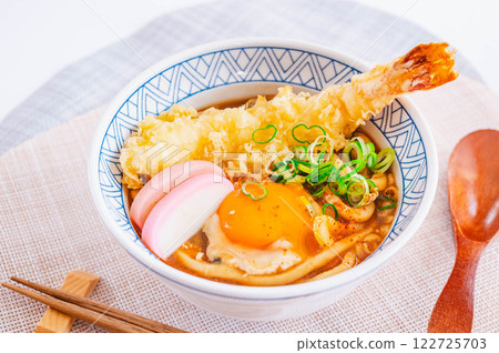 味噌烏龍麵配炸蝦天婦羅 122725703