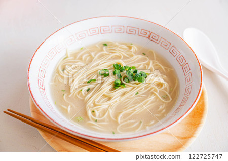 pork bone ramen 122725747