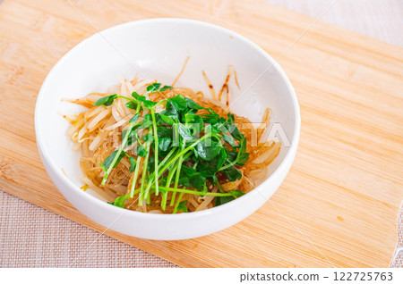 Add pea sprouts to microwaved glass noodle salad 122725763