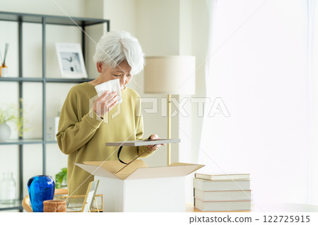 Senior woman sorting out belongings 122725915