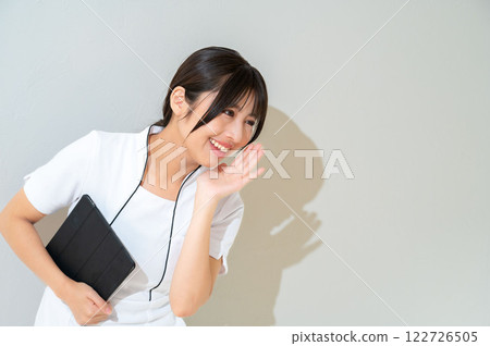 Japanese clinic staff whispering 122726505