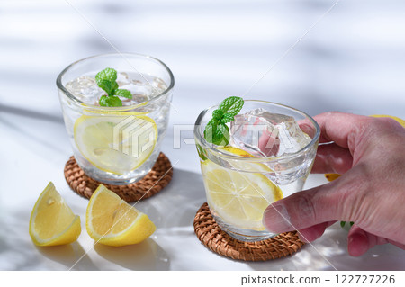 Fresh lemon juice (lemonade) 122727226