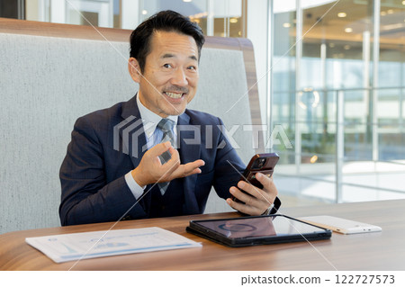 在設計師辦公室工作的人 在設計師辦公室工作的人 122727573