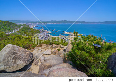 從岡山縣倉敷鷲羽山的眺望台向北望去（大畠、漁港、汽艇比賽場、福南山等） 122729223