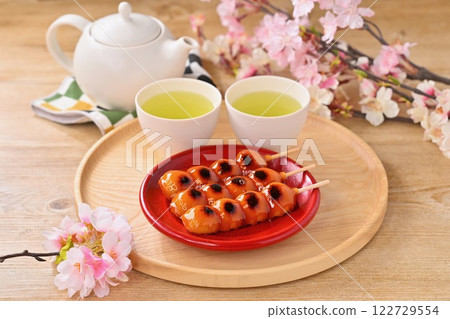 Mitarashi dango is a representative Japanese sweet. Mitarashi dango is a representative Japanese sweet. 122729554