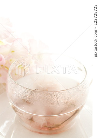 Sakura Tea 122729725