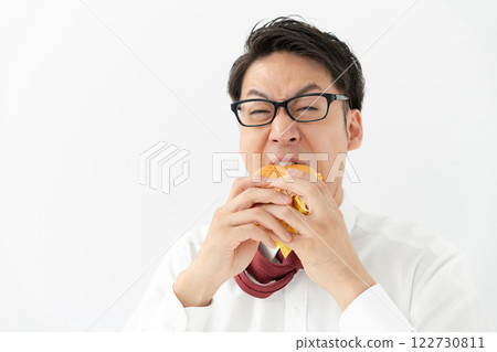 Man holding hamburger 122730811