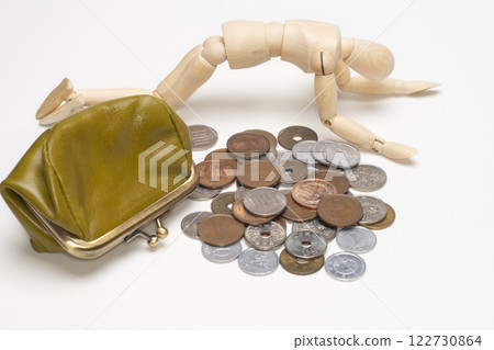 一個錢包，一些硬幣，和一個令人失望的畫娃娃 122730864