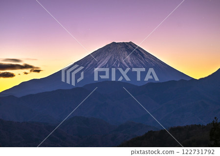 【山梨】鑽石富士，黎明時分的白雪皚皚的富士山也很美 122731792