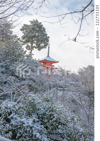 Snow-covered Koyasu Pagoda at Kiyomizu-dera Temple Snow-covered Koyasu Pagoda at Kiyomizu-dera Temple 122733105