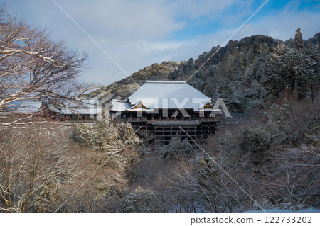 被大雪覆蓋的清水寺本殿 被大雪覆蓋的清水寺本殿 122733202