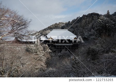 被大雪覆蓋的清水寺本殿 被大雪覆蓋的清水寺本殿 122733203