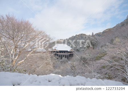 The main hall of Kiyomizu covered in snow The main hall of Kiyomizu covered in snow 122733204