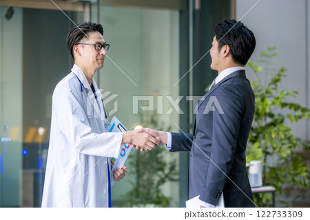 Doctors shaking hands in hospital 122733309
