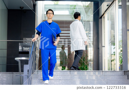 Young doctors and nurses working in hospitals Young doctors and nurses working in hospitals 122733316