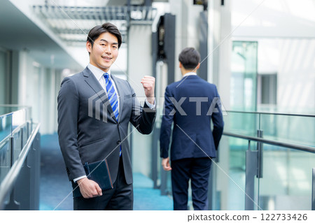 Businessman portrait 122733426