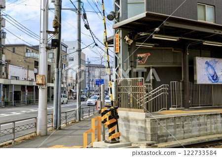 京福電鐵西之四路道口處仍保留著復古的電鈴式警報器 122733584
