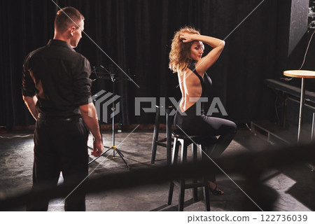 Skillful dancers performing in the dark room under the light 122736039