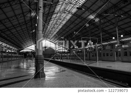 station, railway, track 122739073