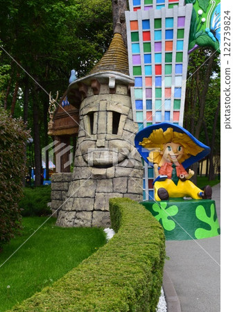 Kharkov, Ukraine, 14 May 2024. A colorful scene in an amusement park. 122739824