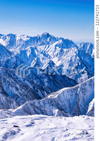 白雪皚皚的北阿爾卑斯山中的劍岳 122741715