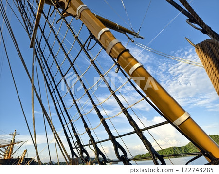 Ropes stretched across the masts of an old ship Ropes stretched across the masts of an old ship 122743285