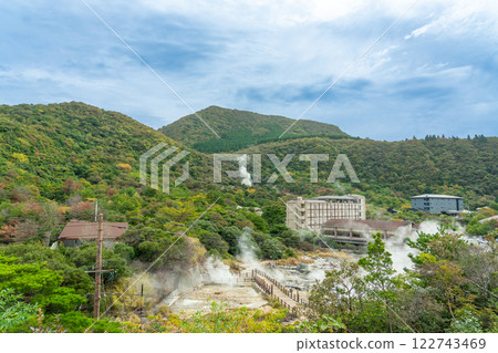 Unzen City, Nagasaki Prefecture: A distant view of Unzen Jigoku with steam rising from the hot springs 122743469