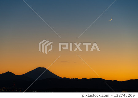 Silhouette of Mt. Fuji and crescent moon Silhouette of Mt. Fuji and crescent moon 122745209