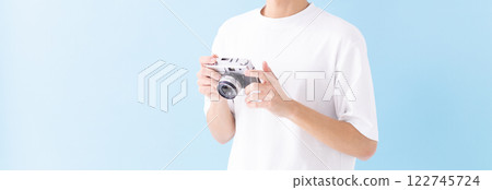 Image of a man holding a camera (stock photo) 122745724
