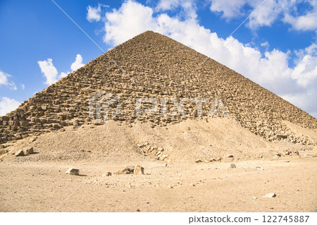 Spectacular view of the Pyramids of Dahshur 122745887