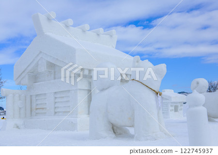 Snow sculpture of a large dog and a shrine, 2025 Dog Festival, Yuzawa City, Akita Prefecture 122745937