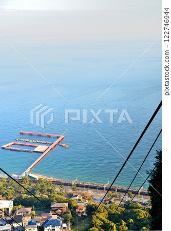 This is a view of the Seto Inland Sea from the ropeway mountaintop station at Sumayama Amusement Park. 122746944