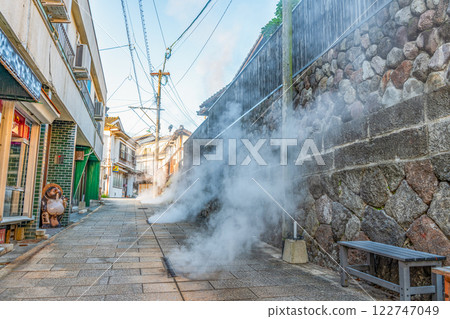 Beppu City, Oita Prefecture: Steam rising from the road at Kannawa Onsen 122747049