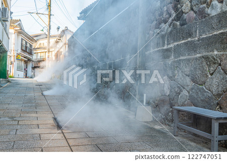 大分縣別府市：鐵輪溫泉道路邊冒出熱氣 122747051