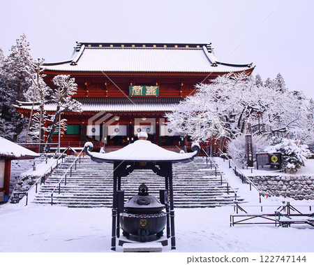 日光市日光山輪王寺三佛堂及香爐 日光市日光山輪王寺三佛堂及香爐 122747144