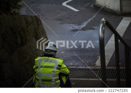 高級工人穿著工作服 高級工人穿著工作服 122747285