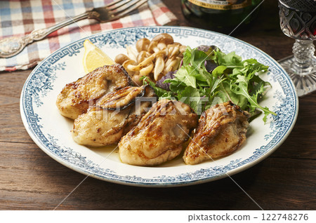 4 large oysters sauteed in butter 122748276