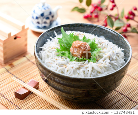 梅子拌銀魚蓋飯 122748481