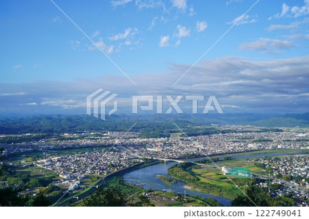 Minokamo city and the Kiso River as seen from Mount Hatobuki Minokamo city and the Kiso River as seen from Mount Hatobuki 122749041