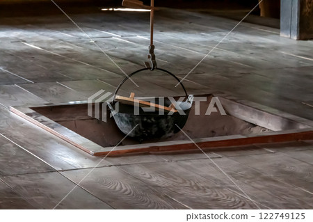 The charming hearth of an old thatched house [Scene with an iron pot] 122749125