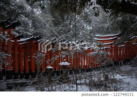 Fushimi Inari Taisha Shrine on a heavy snow day Fushimi Inari Taisha Shrine on a heavy snow day 122749151