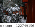 大雪天的伏見稻荷大社 122749156
