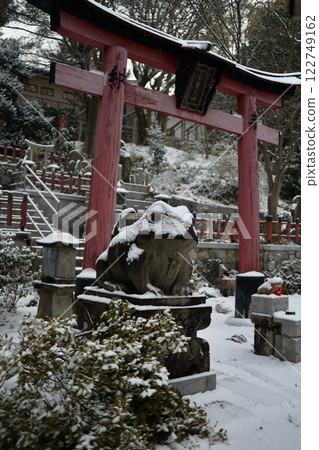 Fushimi Inari Taisha Shrine on a heavy snow day 122749162