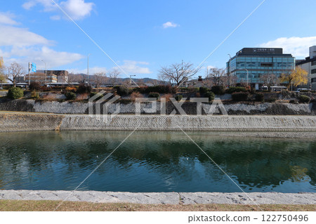Kamo River and Kyoto cityscape in winter 122750496