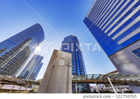 Tokyo city lined with huge buildings Tokyo city lined with huge buildings 122750765
