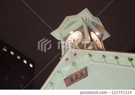 夜晚燈光璀璨的札幌鐘樓 122751524